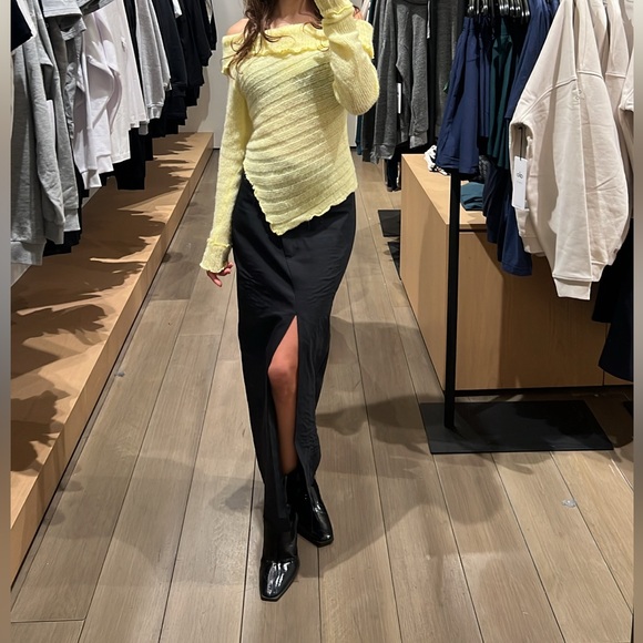 Urban Outfitters Kimchi Blue Yellow Fiona Off the Shoulder Sweater with Bow - Picture 11 of 14